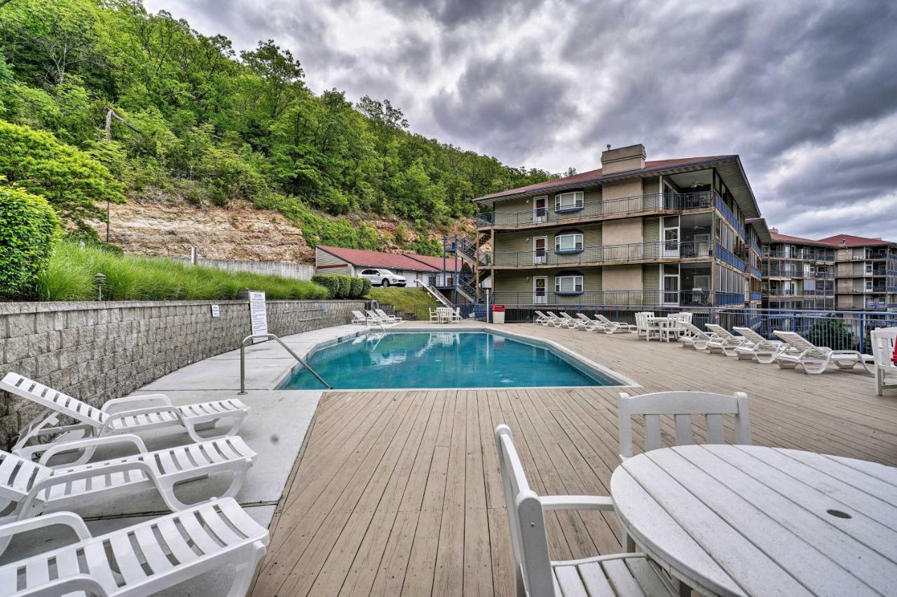 Waterfront Lake Ozark Condo With Deck And Pools Εξωτερικό φωτογραφία